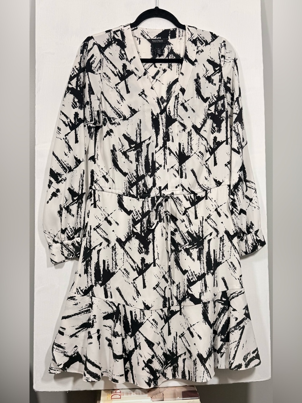 White House Black Market Black & White Abstract Print Blouse